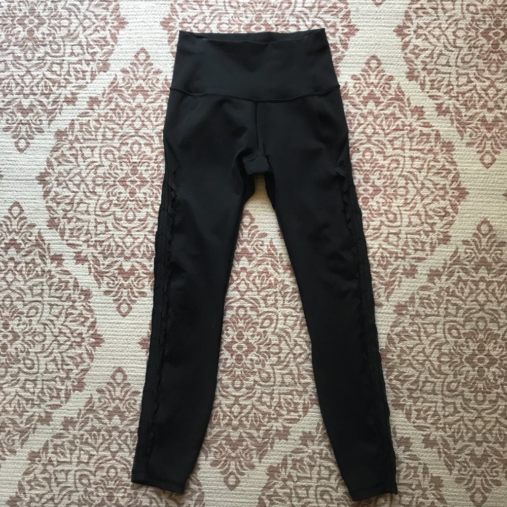 Lululemon High Times Rhythm Size 4 Black
